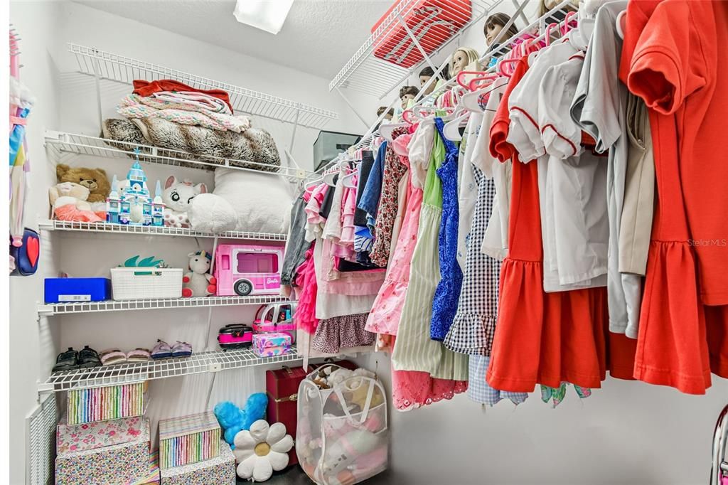 合同活跃: $849,990 (3 贝兹, 3 浴室, 2636 平方英尺)