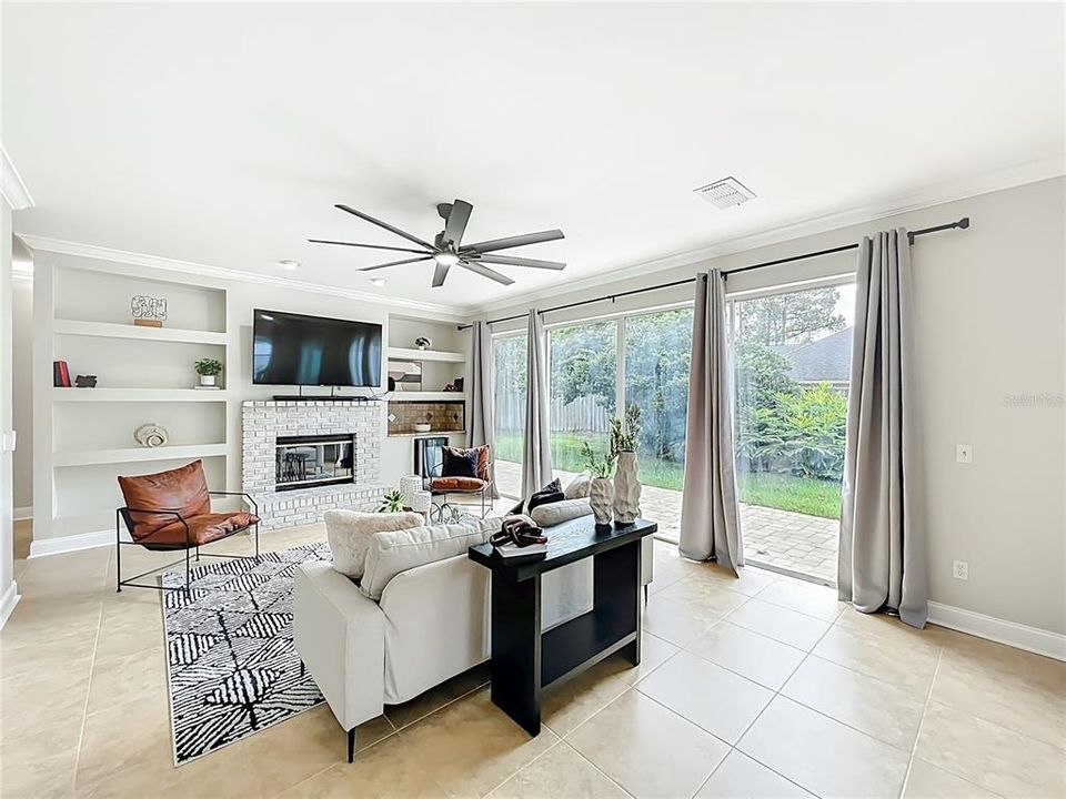 合同活跃: $625,000 (5 贝兹, 3 浴室, 3322 平方英尺)