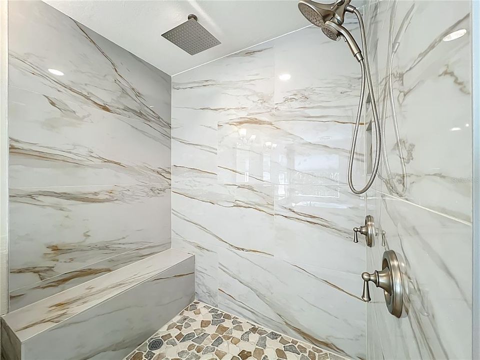 合同活跃: $625,000 (5 贝兹, 3 浴室, 3322 平方英尺)