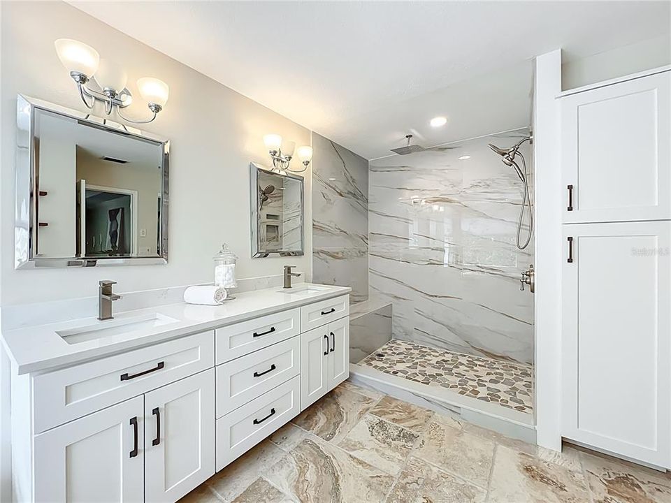 合同活跃: $625,000 (5 贝兹, 3 浴室, 3322 平方英尺)