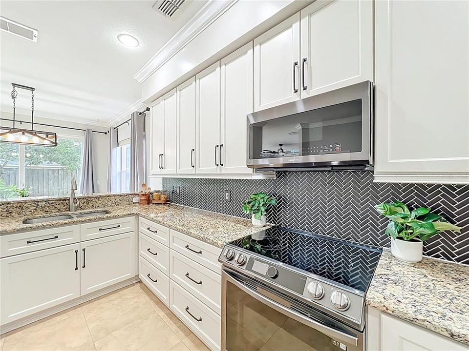 合同活跃: $625,000 (5 贝兹, 3 浴室, 3322 平方英尺)