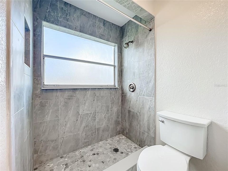 合同活跃: $625,000 (5 贝兹, 3 浴室, 3322 平方英尺)