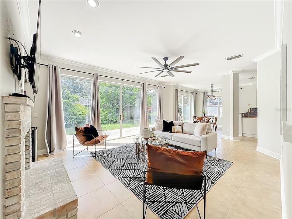 合同活跃: $625,000 (5 贝兹, 3 浴室, 3322 平方英尺)