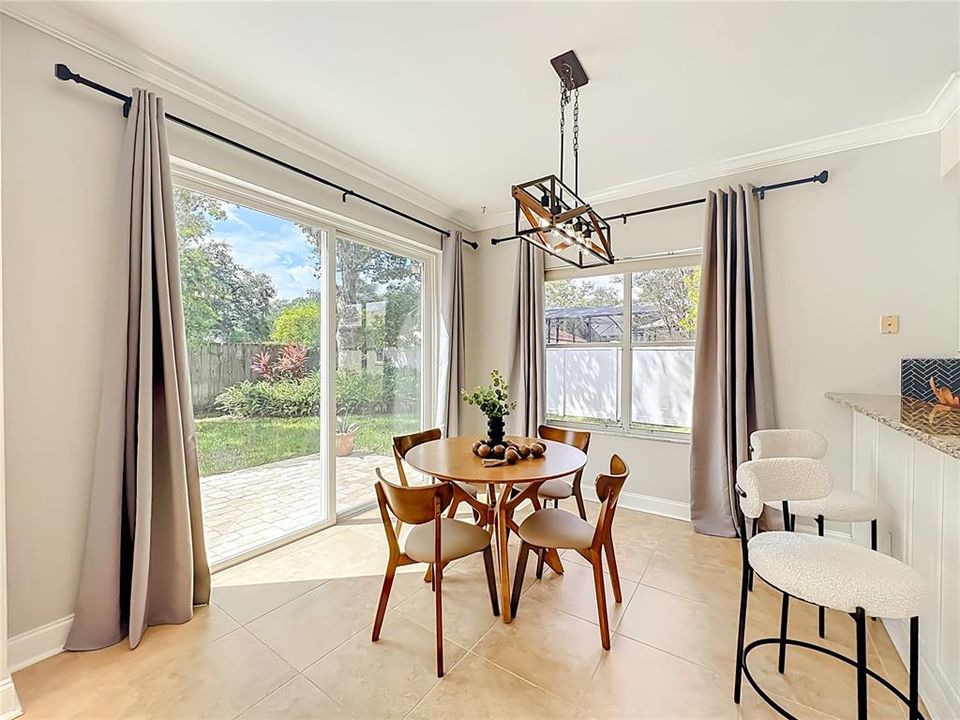 合同活跃: $625,000 (5 贝兹, 3 浴室, 3322 平方英尺)