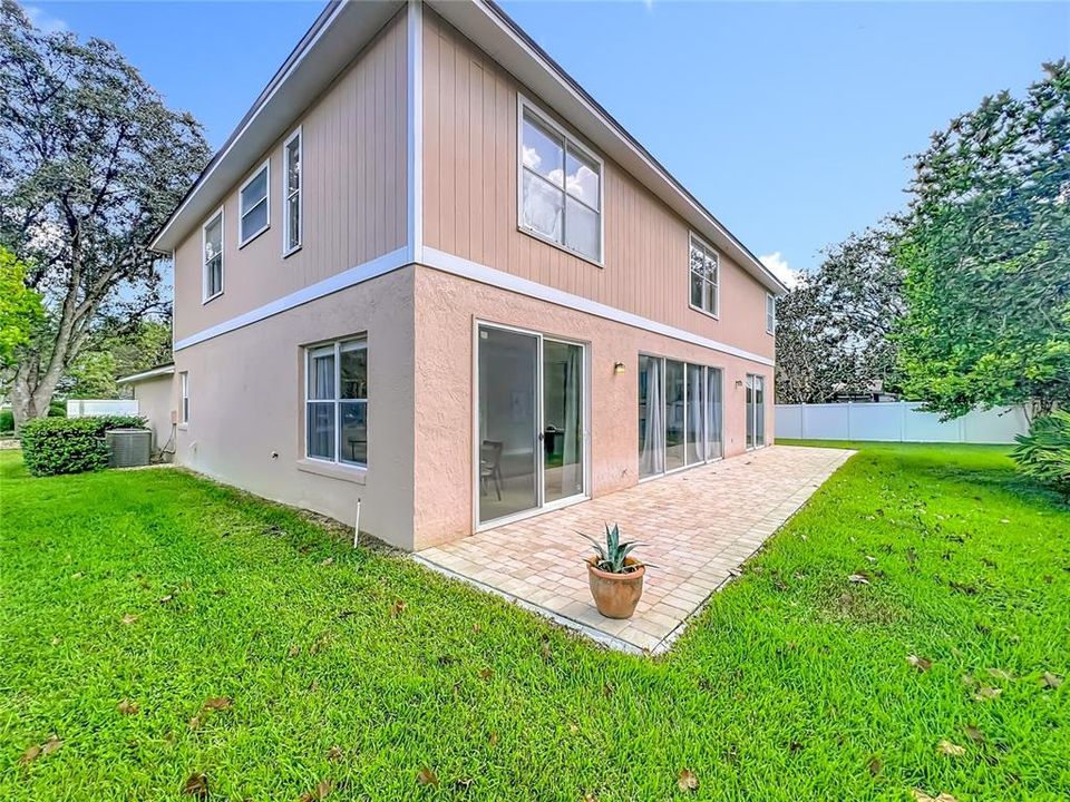 合同活跃: $625,000 (5 贝兹, 3 浴室, 3322 平方英尺)