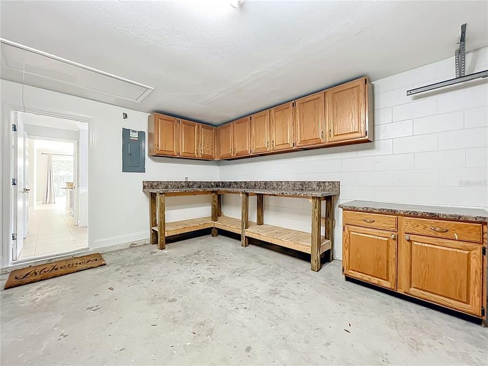 合同活跃: $625,000 (5 贝兹, 3 浴室, 3322 平方英尺)