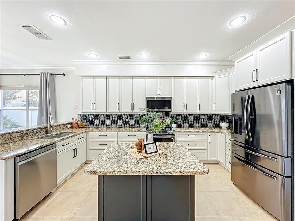 合同活跃: $625,000 (5 贝兹, 3 浴室, 3322 平方英尺)