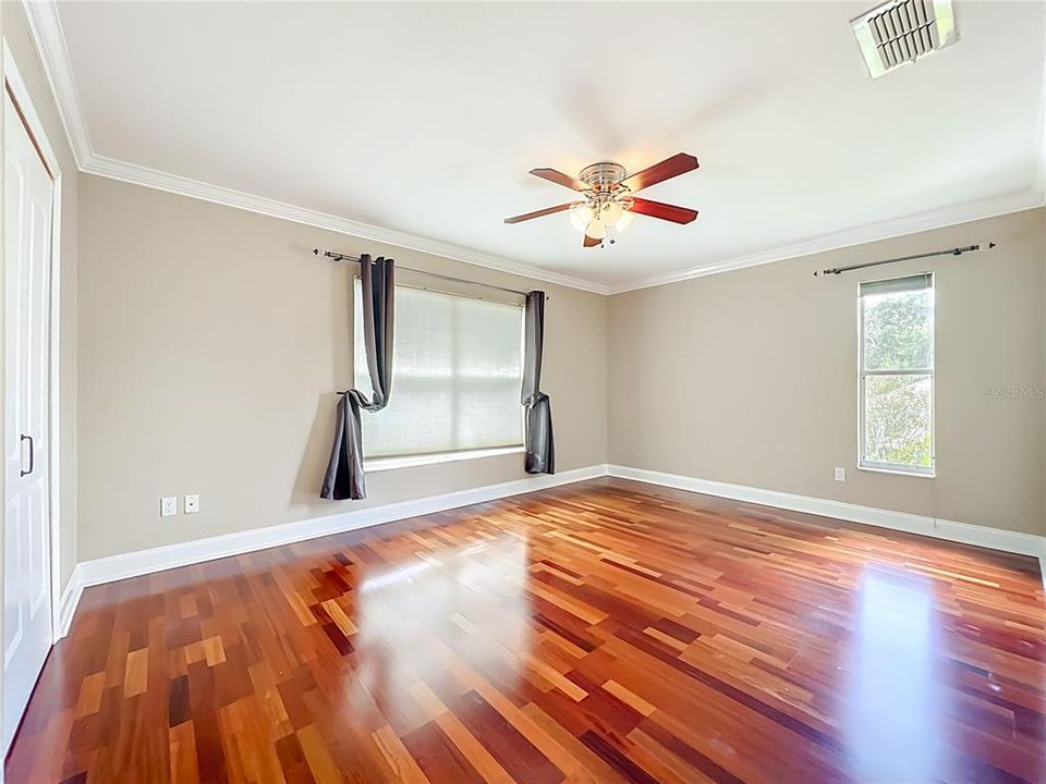 合同活跃: $625,000 (5 贝兹, 3 浴室, 3322 平方英尺)