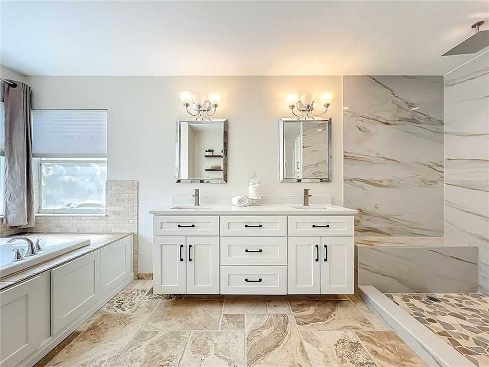 合同活跃: $625,000 (5 贝兹, 3 浴室, 3322 平方英尺)