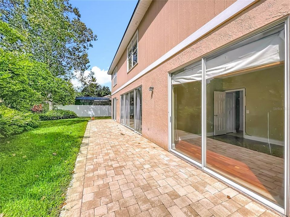 合同活跃: $625,000 (5 贝兹, 3 浴室, 3322 平方英尺)