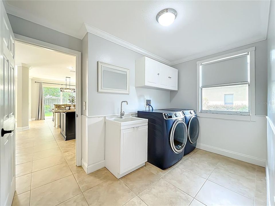 合同活跃: $625,000 (5 贝兹, 3 浴室, 3322 平方英尺)