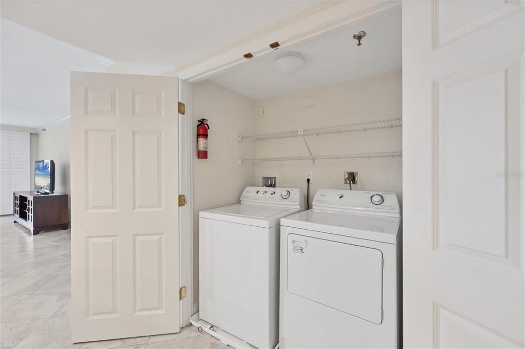 合同活跃: $999,000 (2 贝兹, 2 浴室, 1668 平方英尺)