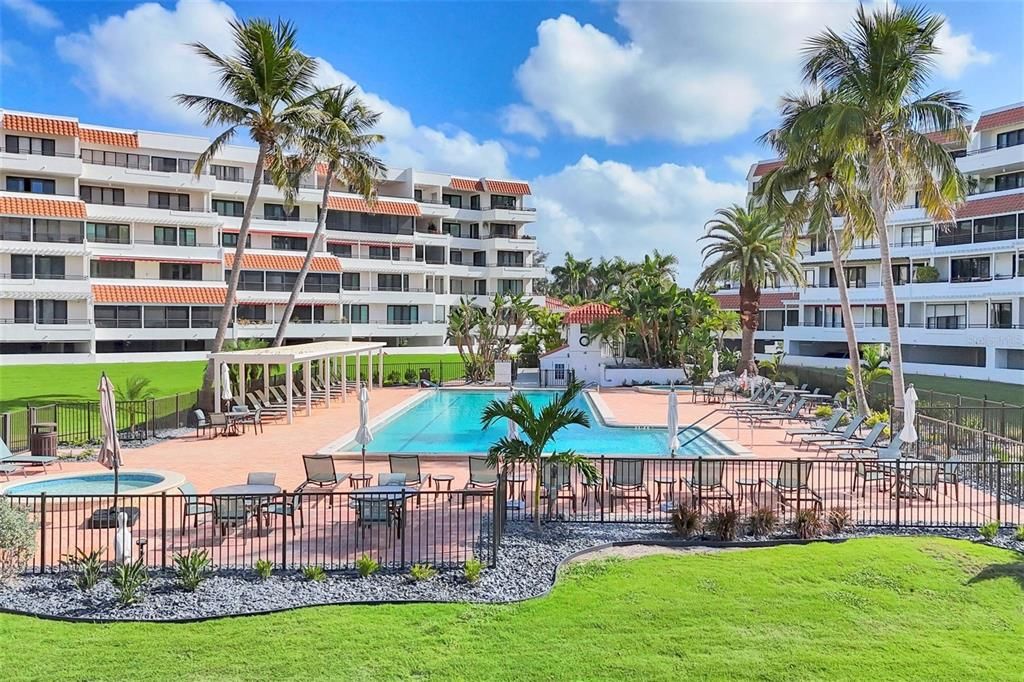 合同活跃: $999,000 (2 贝兹, 2 浴室, 1668 平方英尺)