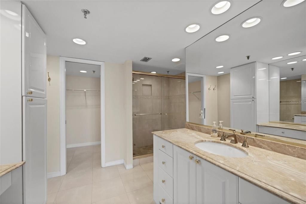 合同活跃: $999,000 (2 贝兹, 2 浴室, 1668 平方英尺)