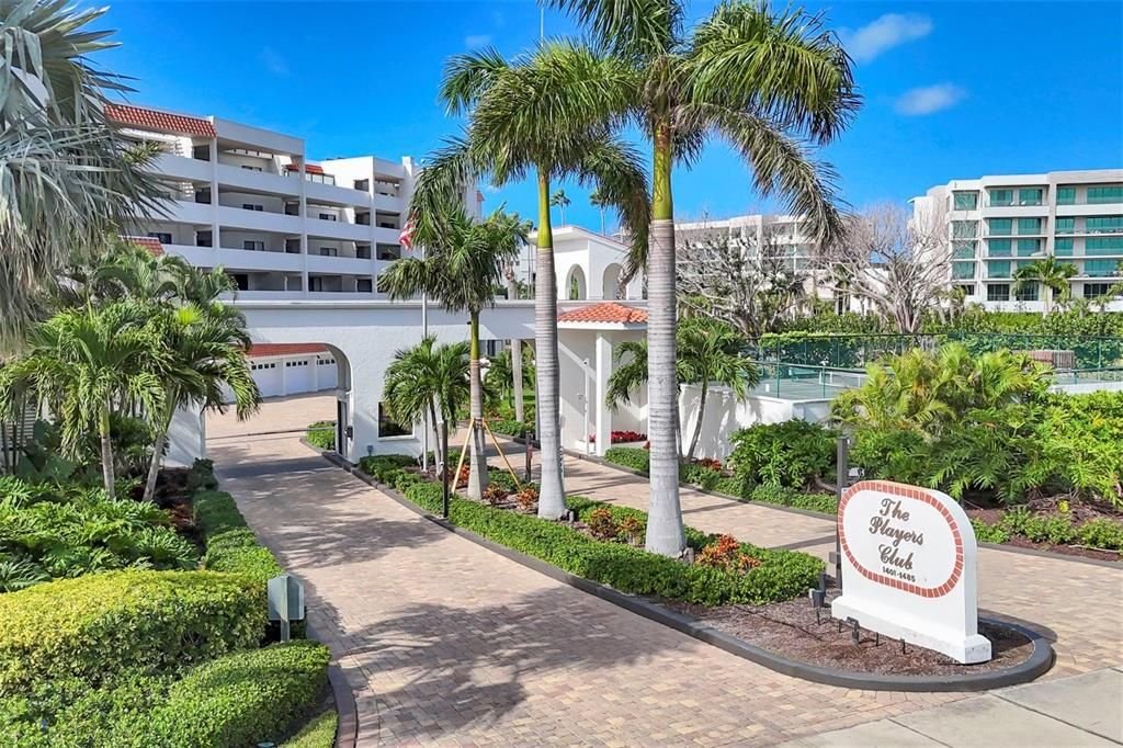 合同活跃: $999,000 (2 贝兹, 2 浴室, 1668 平方英尺)