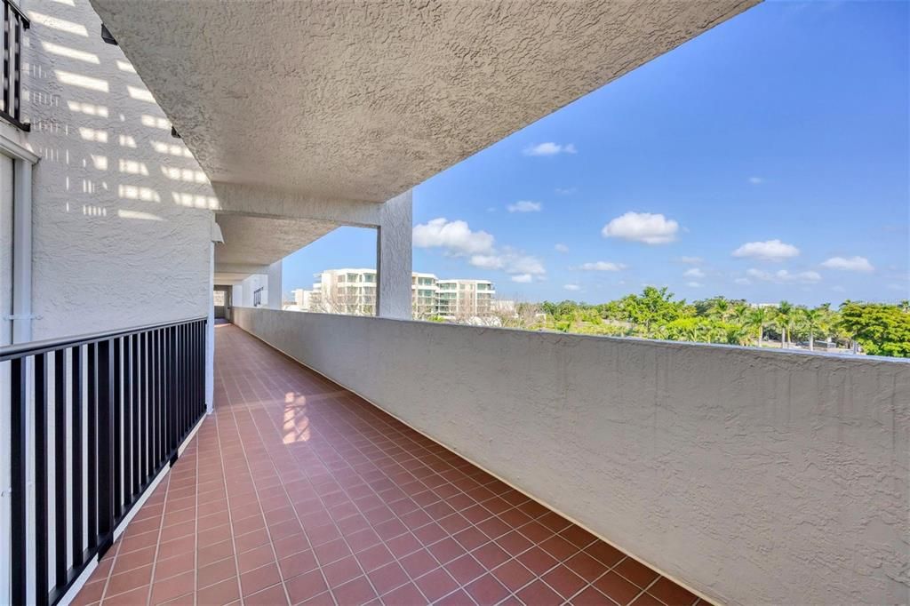 合同活跃: $999,000 (2 贝兹, 2 浴室, 1668 平方英尺)