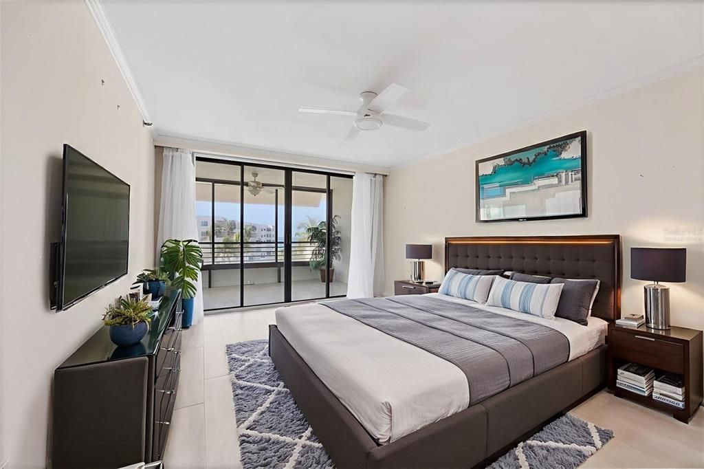 合同活跃: $999,000 (2 贝兹, 2 浴室, 1668 平方英尺)