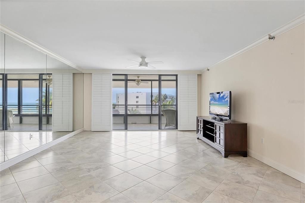 合同活跃: $999,000 (2 贝兹, 2 浴室, 1668 平方英尺)