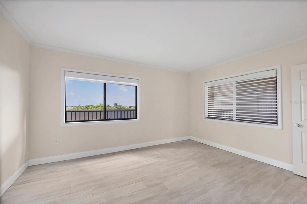 合同活跃: $999,000 (2 贝兹, 2 浴室, 1668 平方英尺)