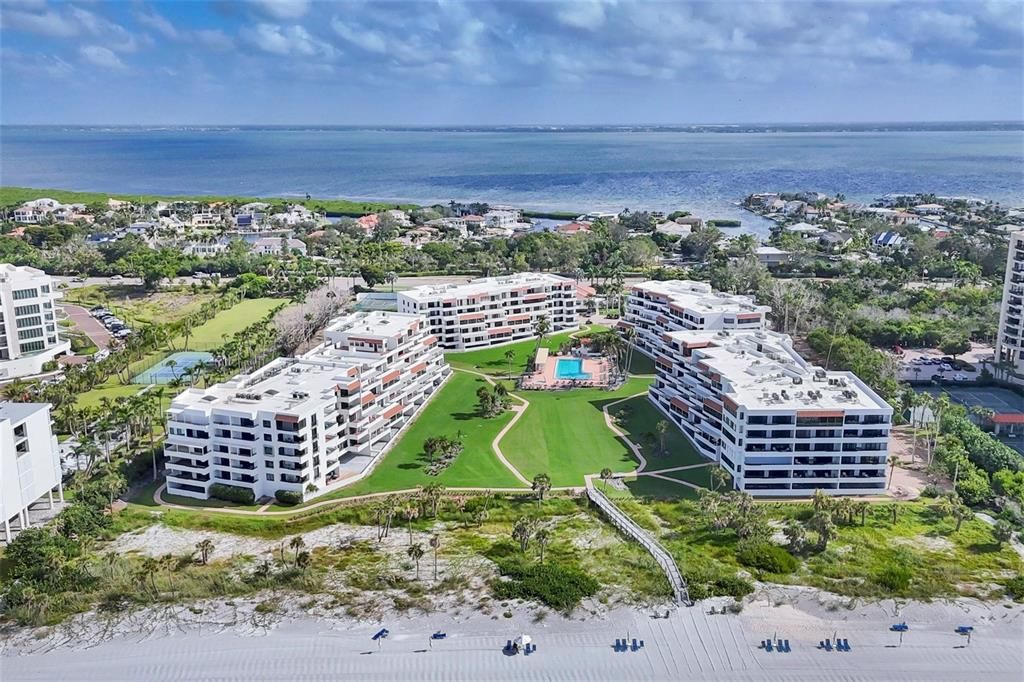 合同活跃: $999,000 (2 贝兹, 2 浴室, 1668 平方英尺)