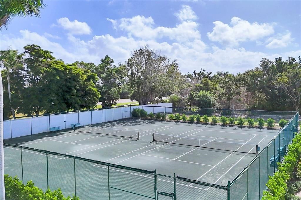 合同活跃: $999,000 (2 贝兹, 2 浴室, 1668 平方英尺)