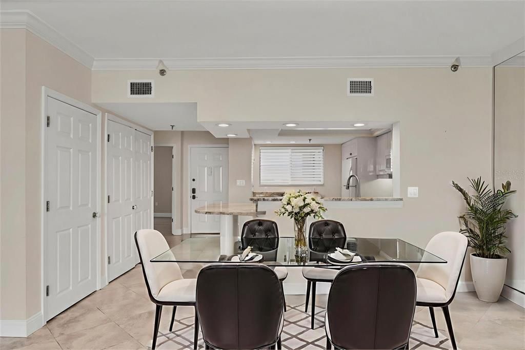 合同活跃: $999,000 (2 贝兹, 2 浴室, 1668 平方英尺)