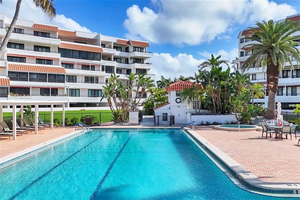 合同活跃: $999,000 (2 贝兹, 2 浴室, 1668 平方英尺)