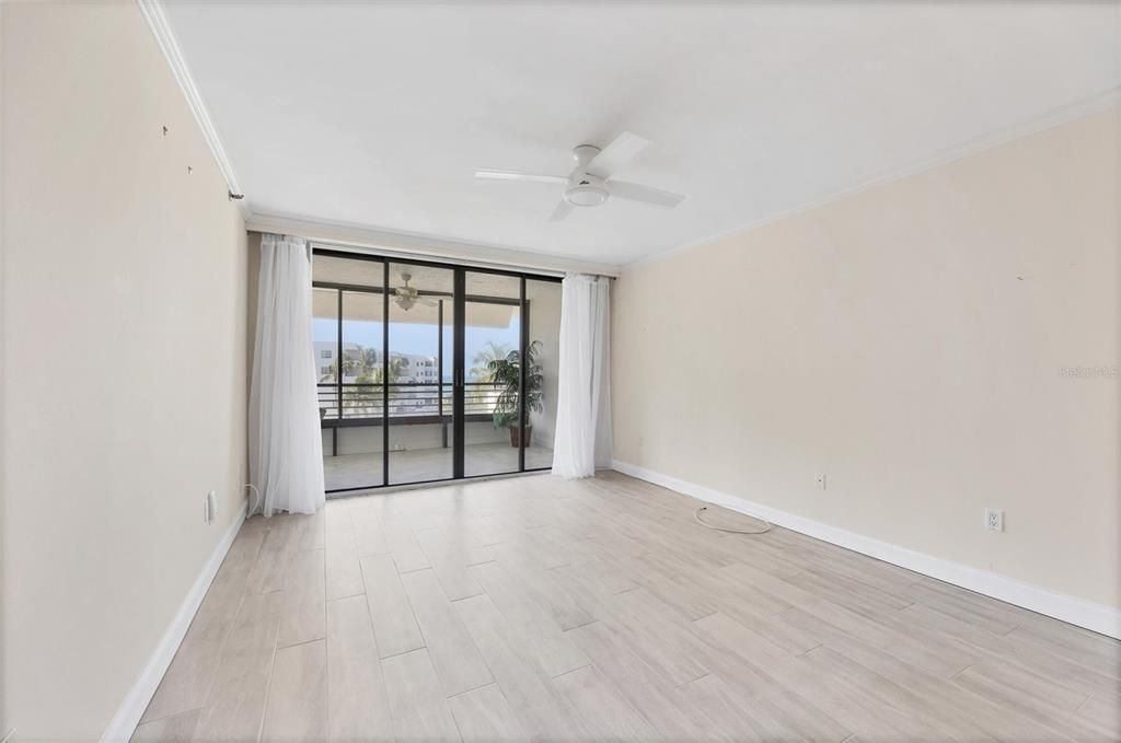 合同活跃: $999,000 (2 贝兹, 2 浴室, 1668 平方英尺)