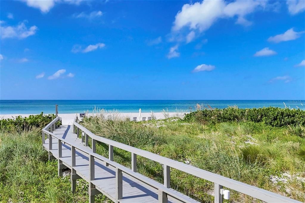 合同活跃: $999,000 (2 贝兹, 2 浴室, 1668 平方英尺)