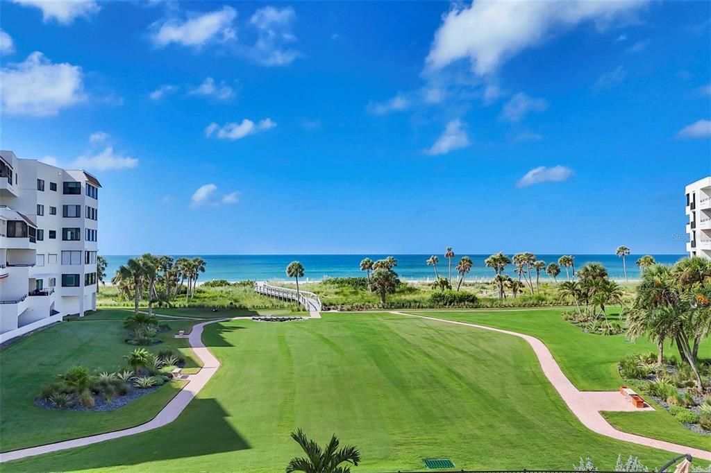 合同活跃: $999,000 (2 贝兹, 2 浴室, 1668 平方英尺)