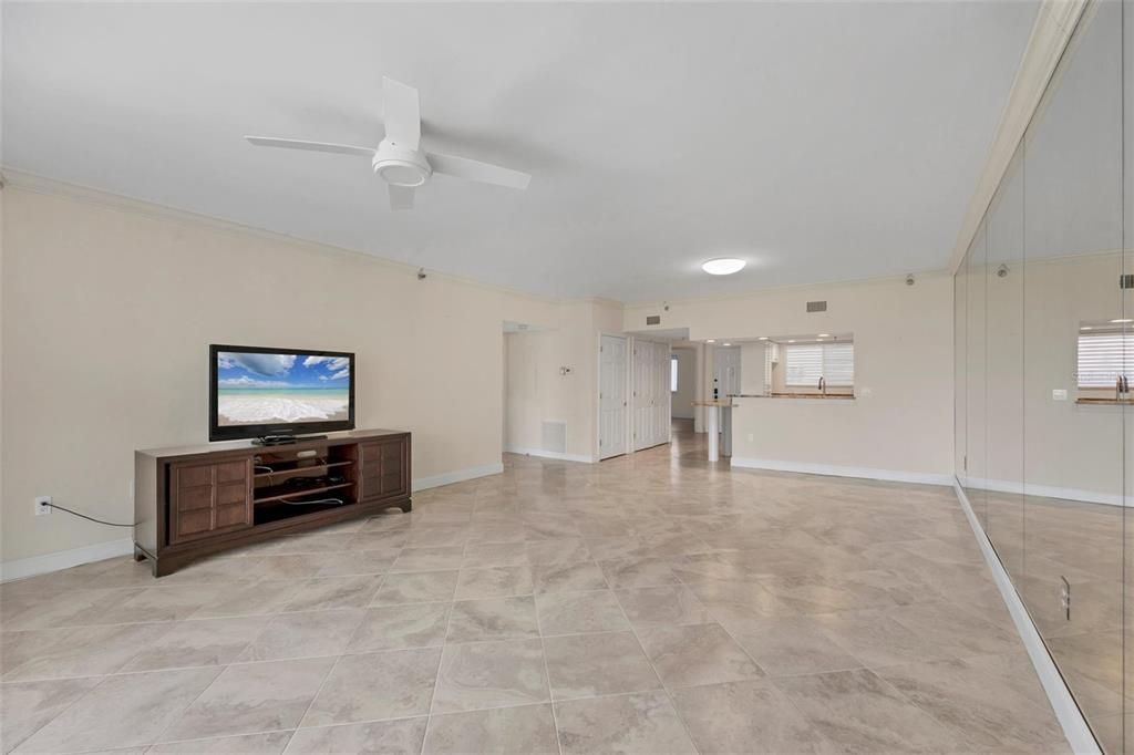 合同活跃: $999,000 (2 贝兹, 2 浴室, 1668 平方英尺)