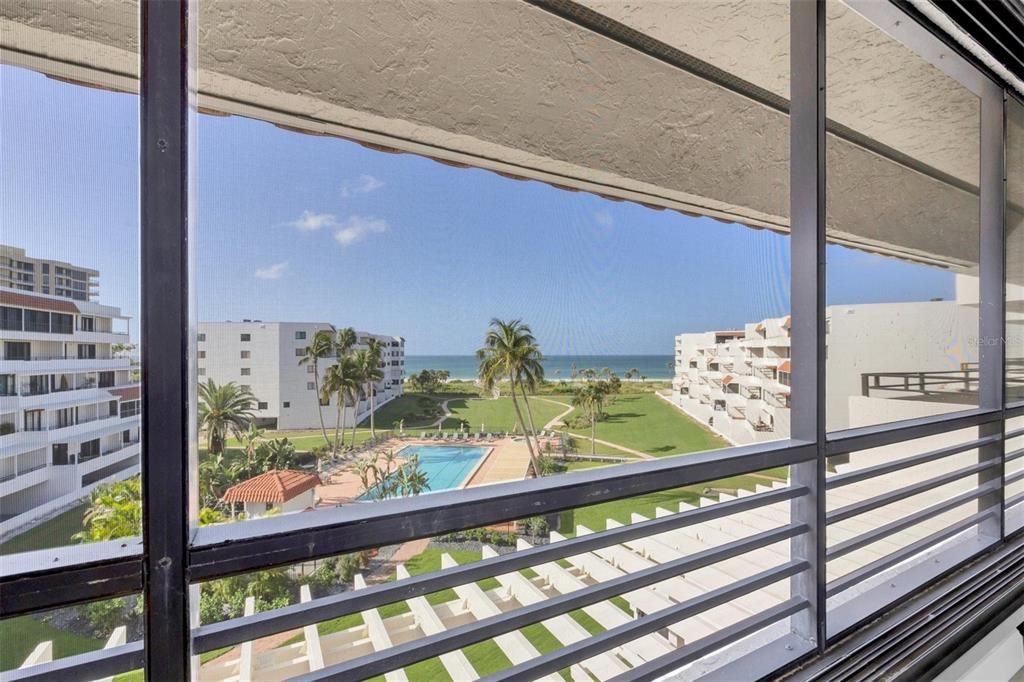 合同活跃: $999,000 (2 贝兹, 2 浴室, 1668 平方英尺)