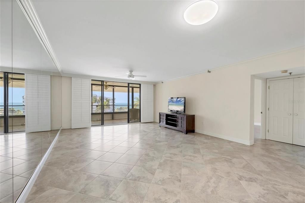 合同活跃: $999,000 (2 贝兹, 2 浴室, 1668 平方英尺)