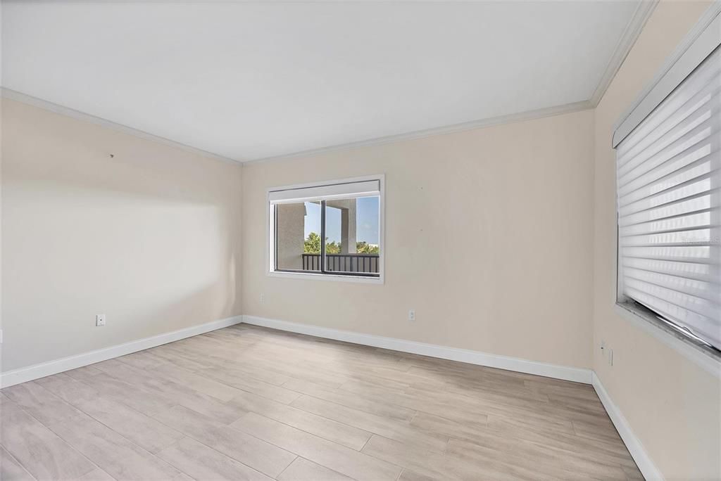 合同活跃: $999,000 (2 贝兹, 2 浴室, 1668 平方英尺)