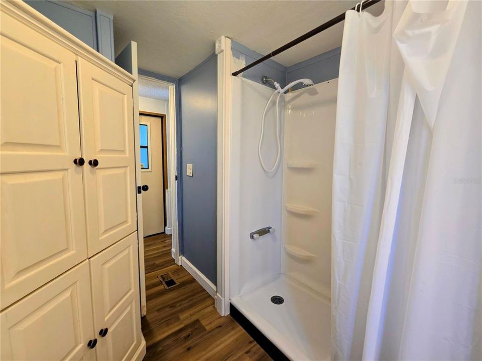 For Sale: $99,900 (1 beds, 1 baths, 490 Square Feet)