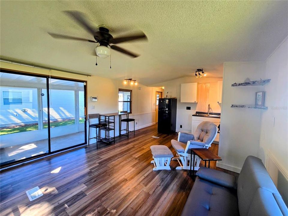 For Sale: $99,900 (1 beds, 1 baths, 490 Square Feet)