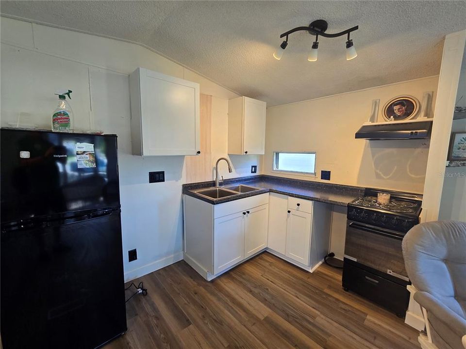 For Sale: $99,900 (1 beds, 1 baths, 490 Square Feet)