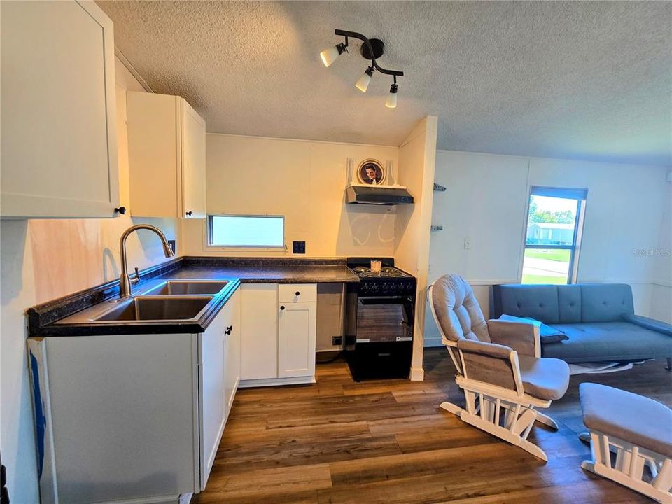 For Sale: $99,900 (1 beds, 1 baths, 490 Square Feet)