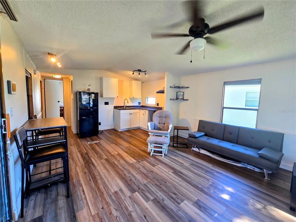 For Sale: $99,900 (1 beds, 1 baths, 490 Square Feet)