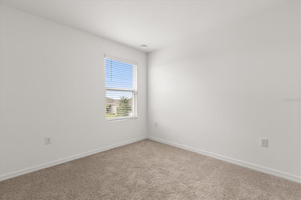 合同活跃: $350,000 (5 贝兹, 3 浴室, 2396 平方英尺)