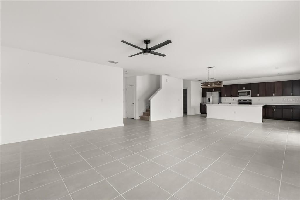 合同活跃: $350,000 (5 贝兹, 3 浴室, 2396 平方英尺)