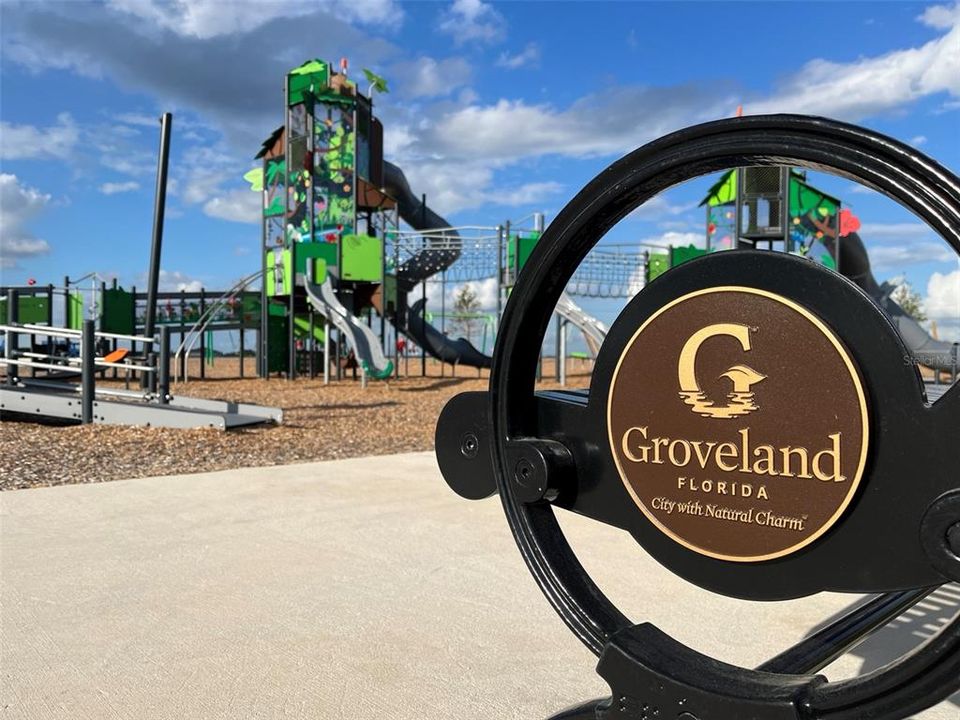 合同活跃: $350,000 (5 贝兹, 3 浴室, 2396 平方英尺)