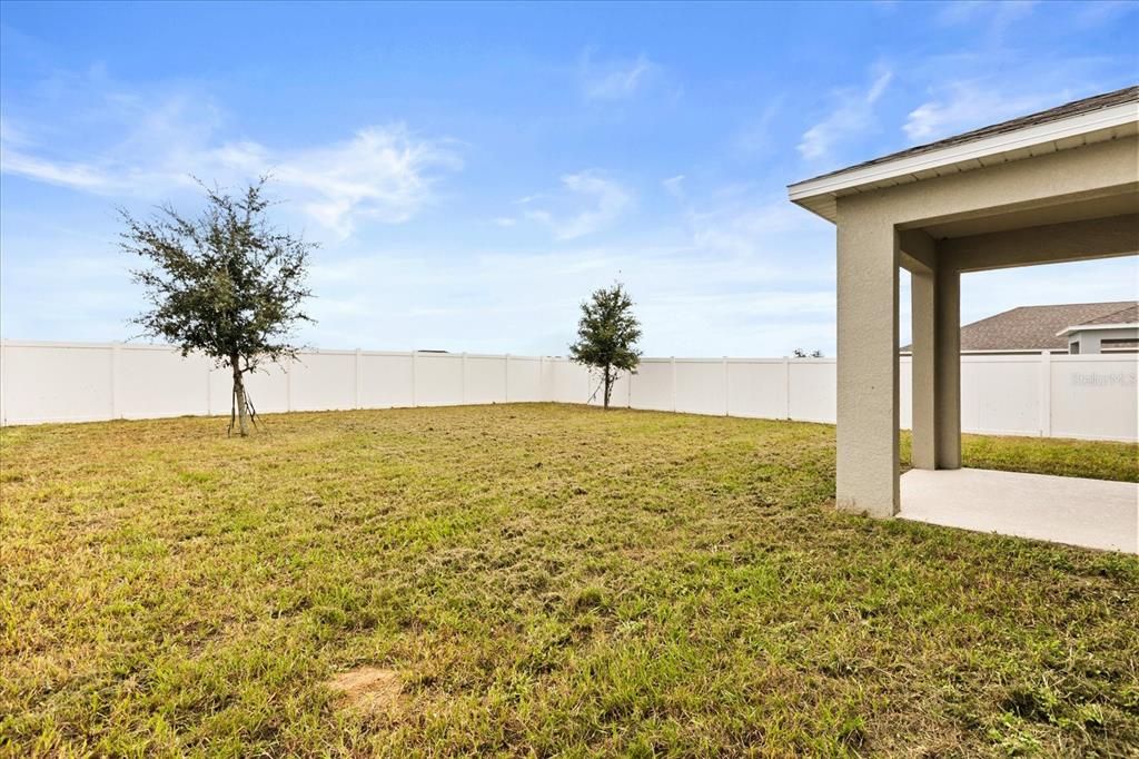 合同活跃: $350,000 (5 贝兹, 3 浴室, 2396 平方英尺)