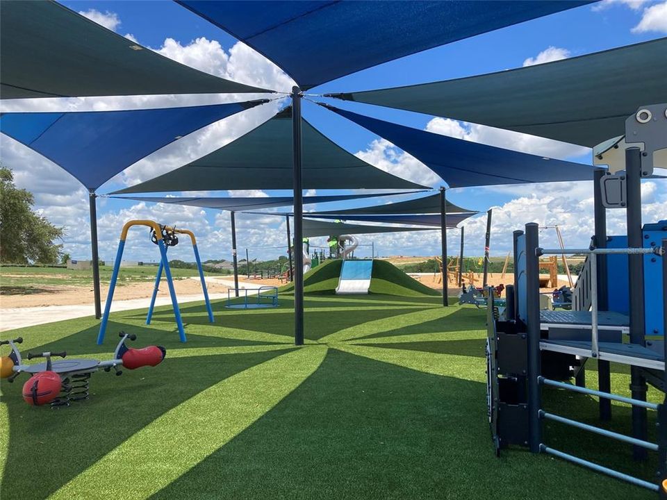 合同活跃: $350,000 (5 贝兹, 3 浴室, 2396 平方英尺)