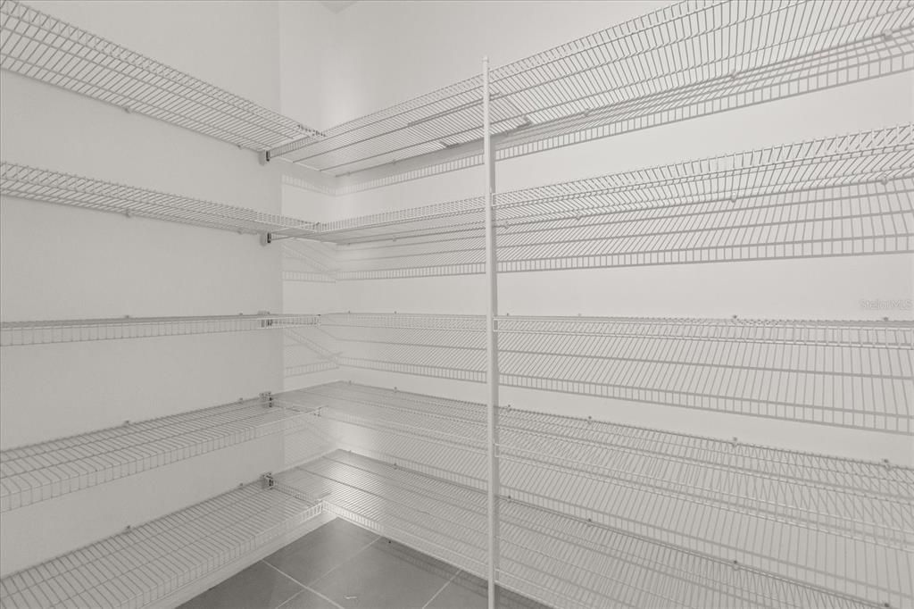 合同活跃: $350,000 (5 贝兹, 3 浴室, 2396 平方英尺)