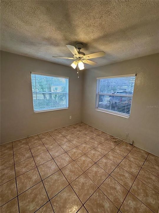 Active With Contract: $1,300 (2 beds, 1 baths, 800 Square Feet)