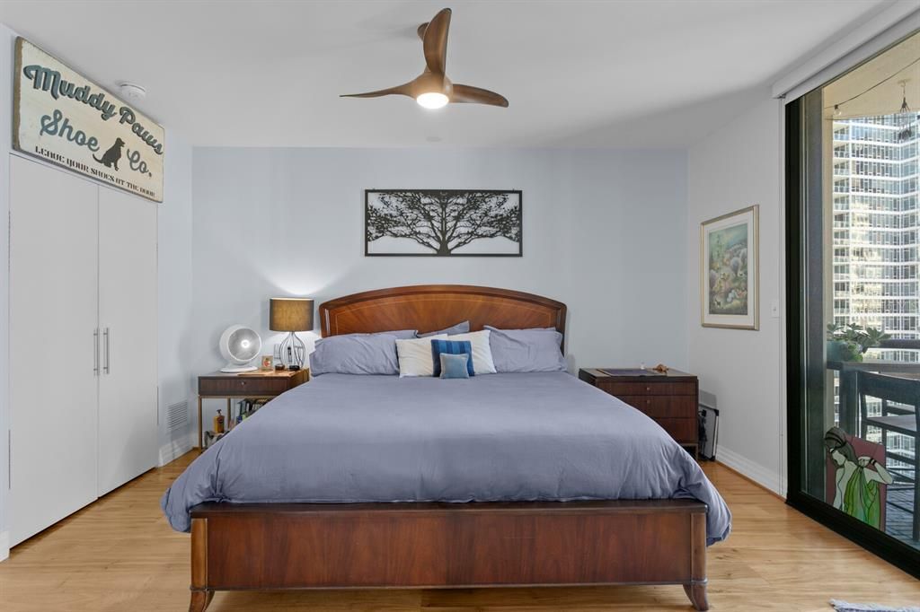 Active With Contract: $3,500 (1 beds, 2 baths, 1180 Square Feet)