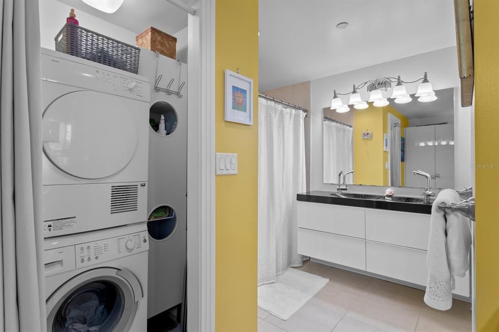 Active With Contract: $3,500 (1 beds, 2 baths, 1180 Square Feet)