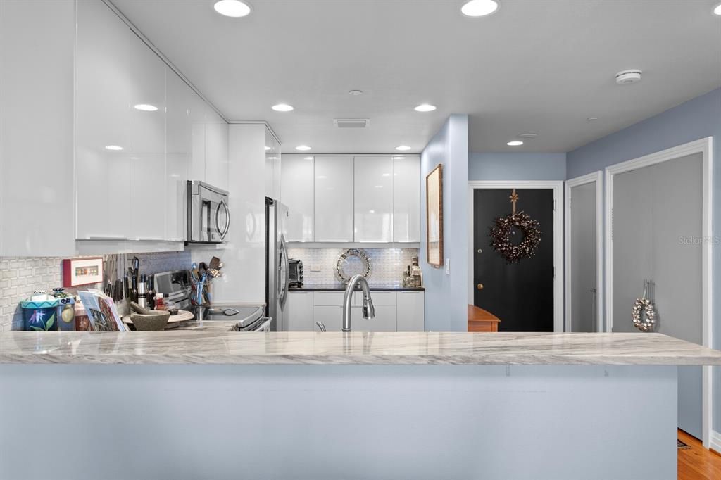 Active With Contract: $3,500 (1 beds, 2 baths, 1180 Square Feet)