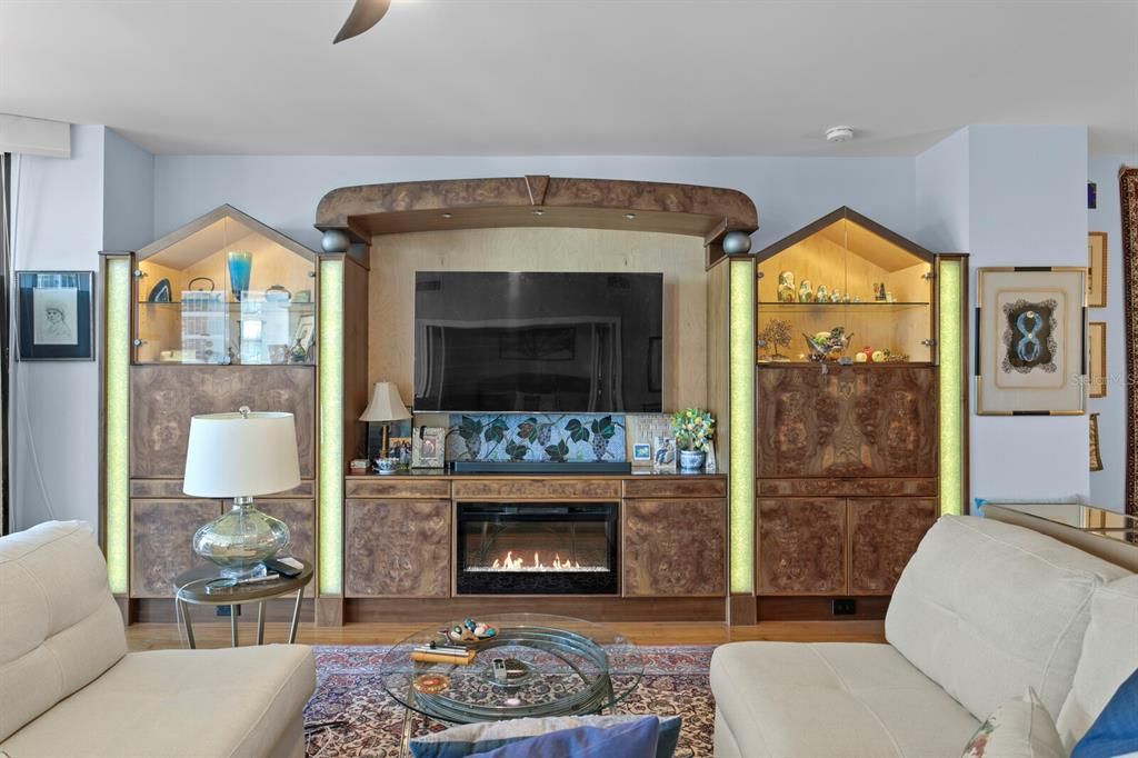 Active With Contract: $3,500 (1 beds, 2 baths, 1180 Square Feet)